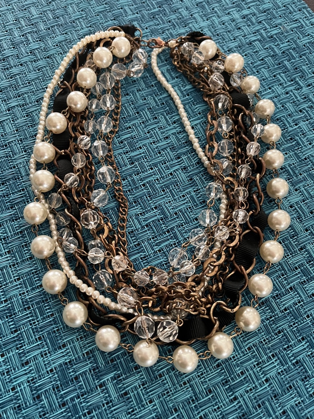 💗💗💗 Layered Pearl, Crystal and Chain Statement Necklace - White